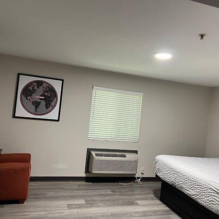 High Falls Inn & Suites Экстерьер фото