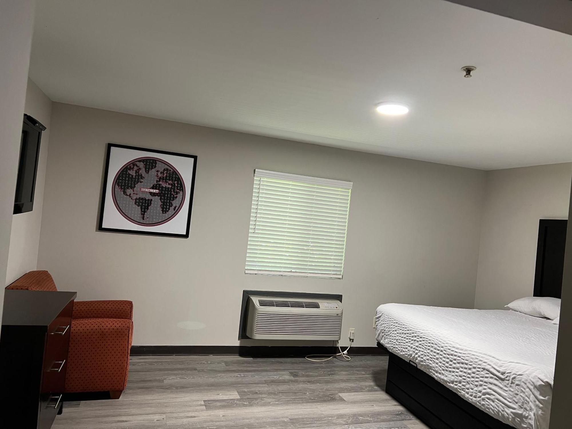 High Falls Inn & Suites Экстерьер фото