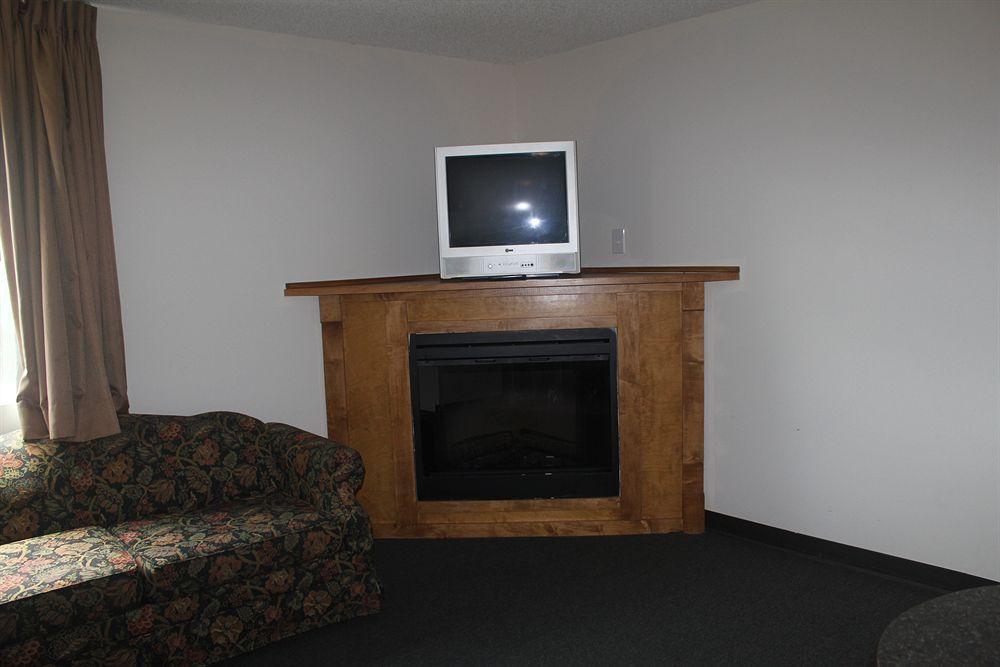 High Falls Inn & Suites Экстерьер фото