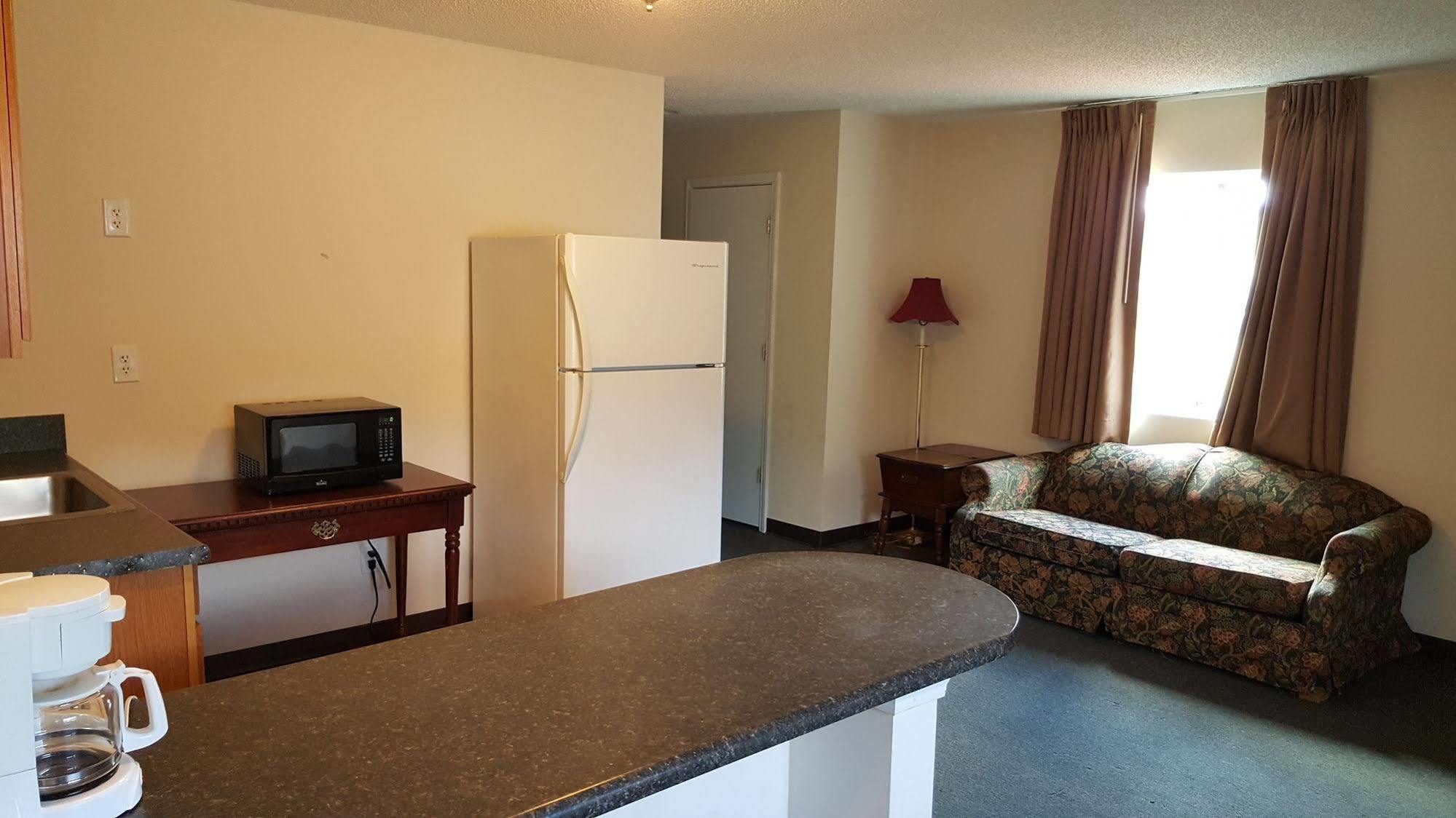 High Falls Inn & Suites Экстерьер фото