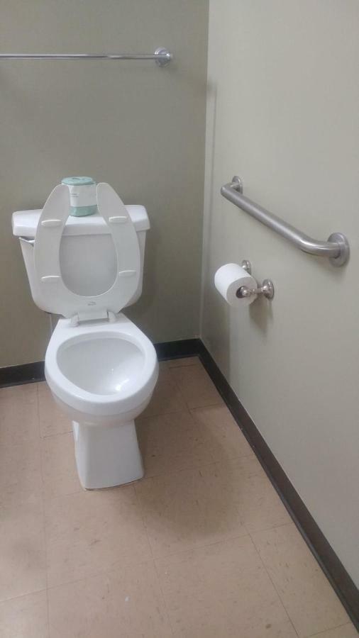 High Falls Inn & Suites Экстерьер фото